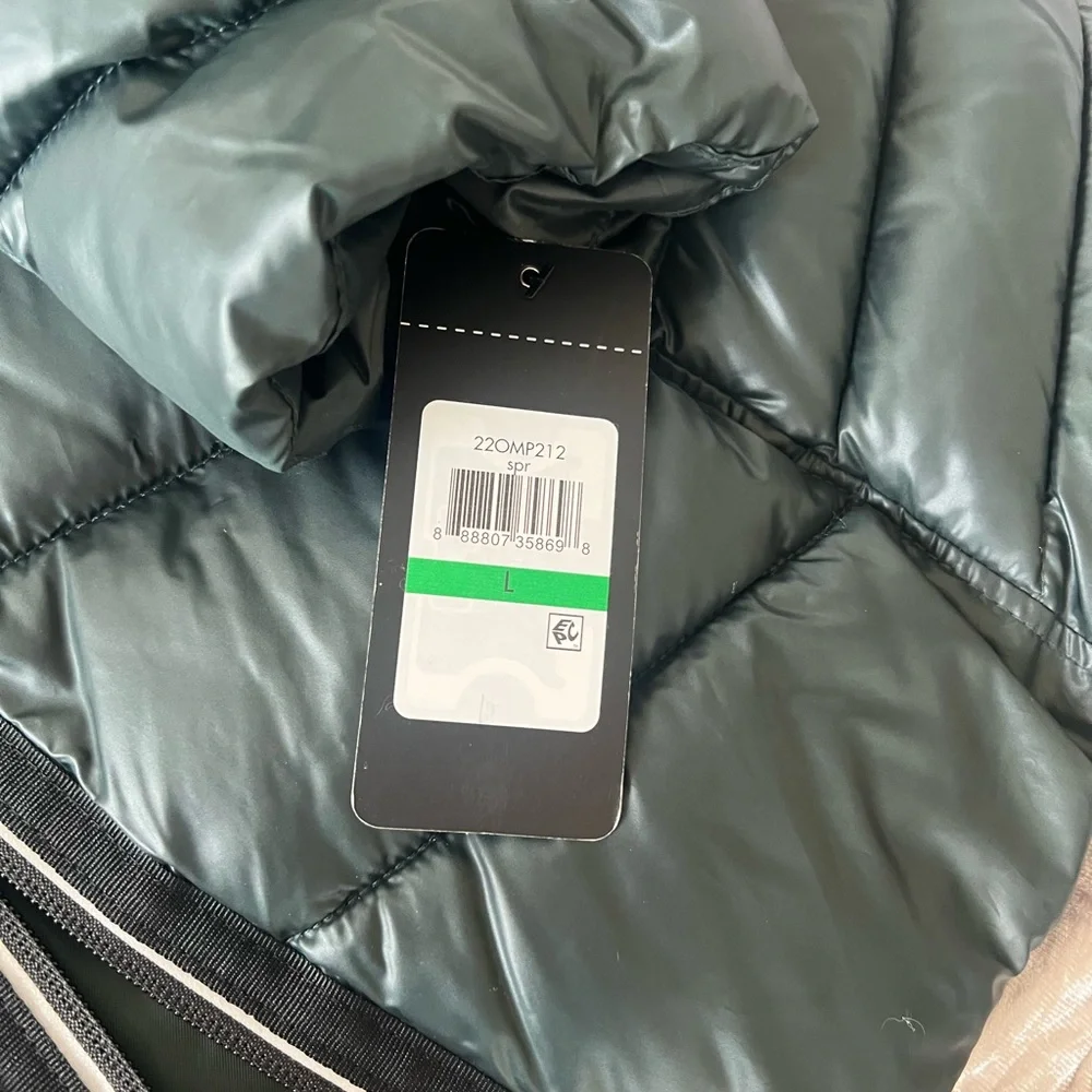 Guess Puffer Jacket (New with tags!) - Picture 3 of 3